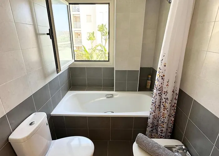 2 Bedroom In With Pool Appartamento
