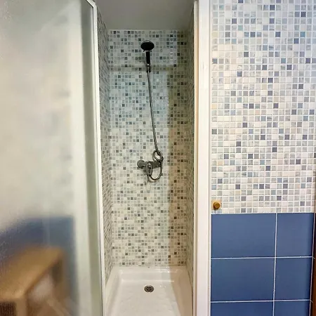 Apartment 2 Bedroom In With Pool *
